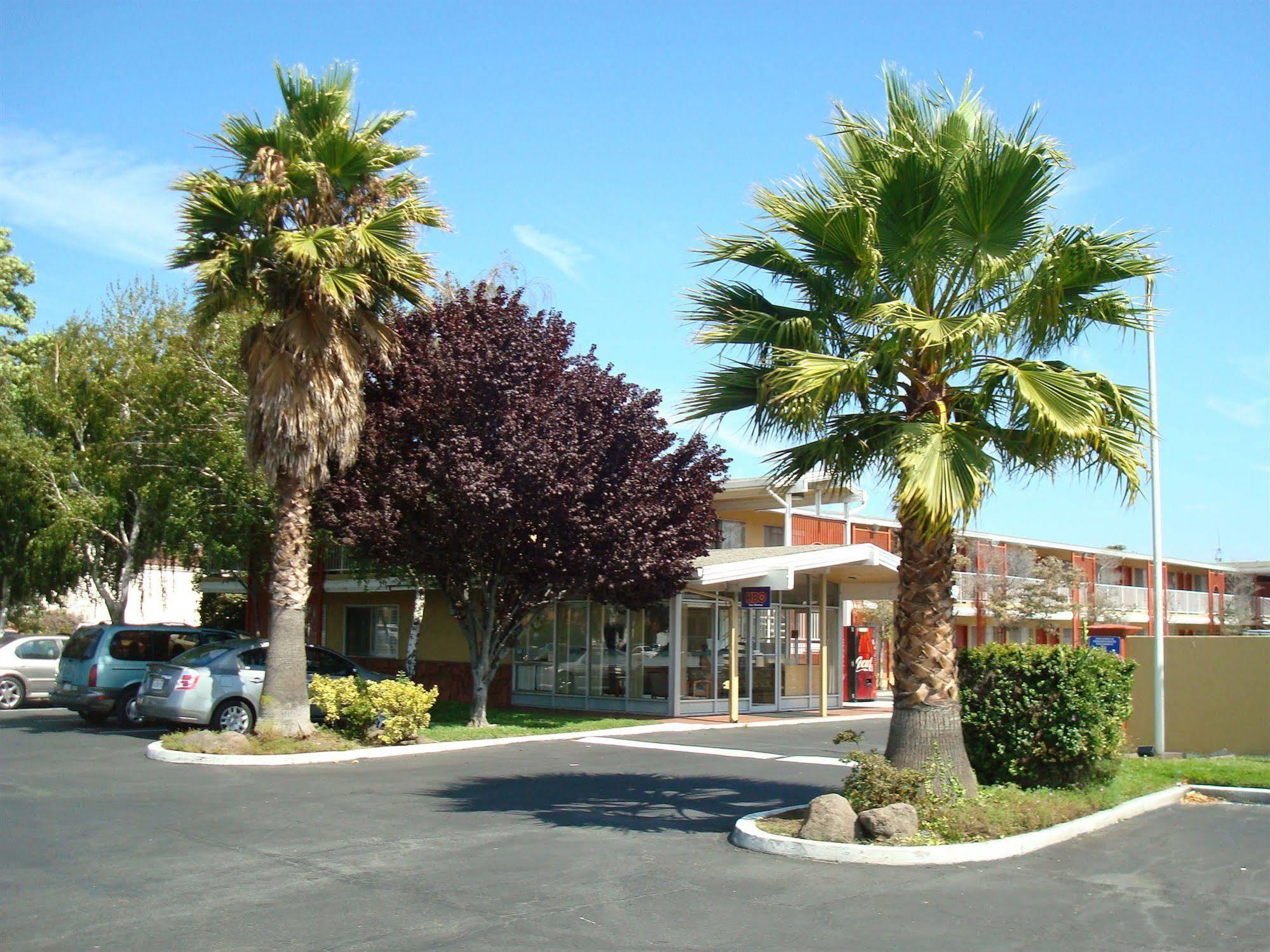 Heritage Inn Милпитас Екстериор снимка