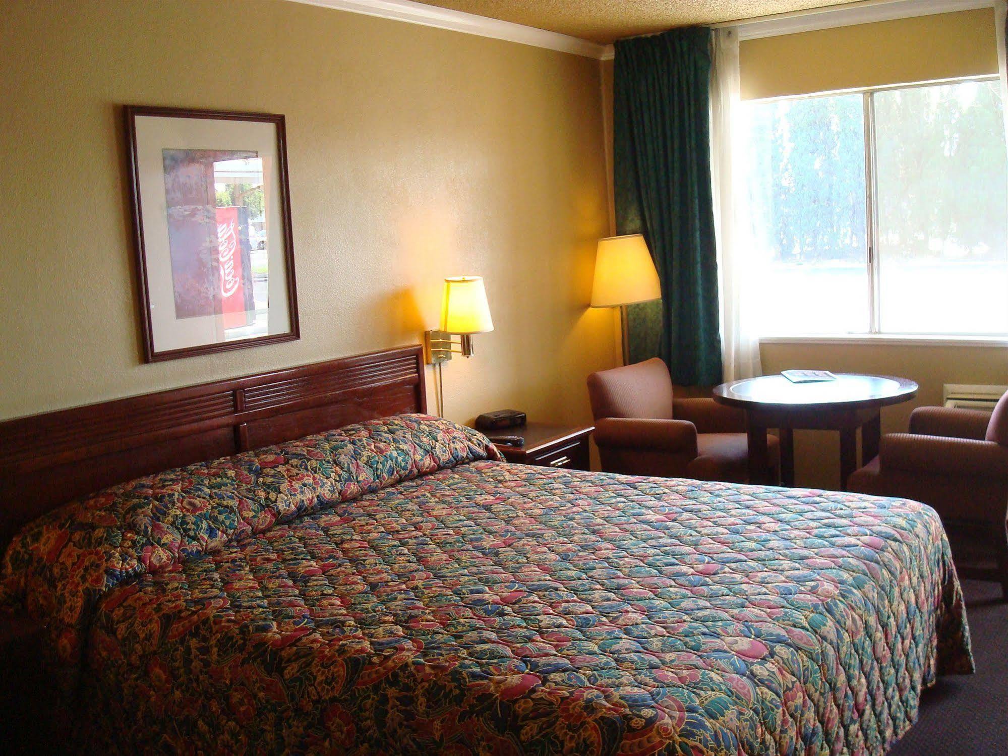 Heritage Inn Милпитас Екстериор снимка